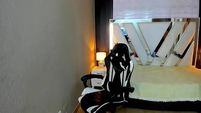 Linda4Petite online show from 04/24/26, 06:32