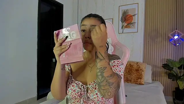 CameronCollins  online show from 12/03/25, 07:34