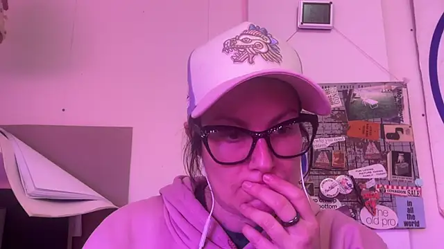 Snapshot of NikkixNight chatting on 03/18/25, 01:21 NikkixNight online show from 03/18/25, 01:21