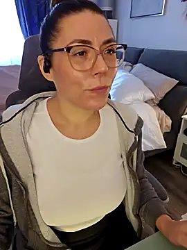 Ellie-L-Elizabeth online show from 12/10/24, 03:44