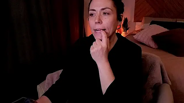 Ellie-L-Elizabeth online show from 04/18/26, 03:32