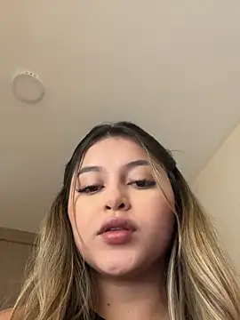 lunablossom  online show from 11/30/25, 05:17