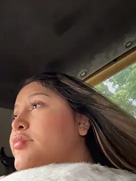 lunablossom  online show from 12/05/25, 08:38