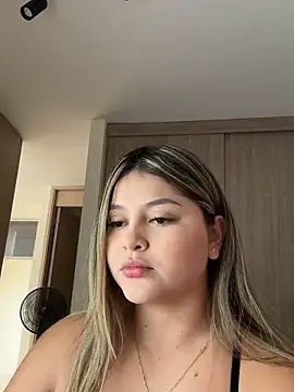 lunablossom  online show from 02/10/26, 10:36