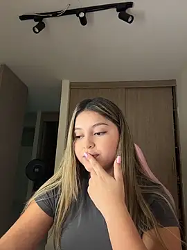 lunablossom  online show from 03/17/26, 12:26