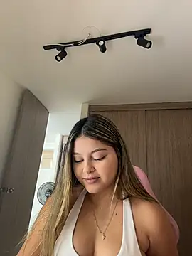 lunablossom  online show from 03/18/26, 06:22