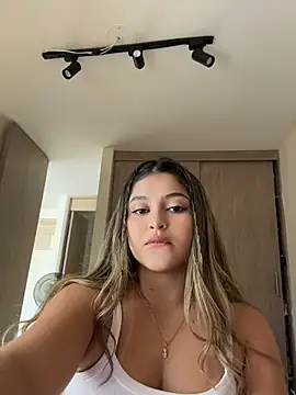 lunablossom  online show from 04/09/26, 06:13