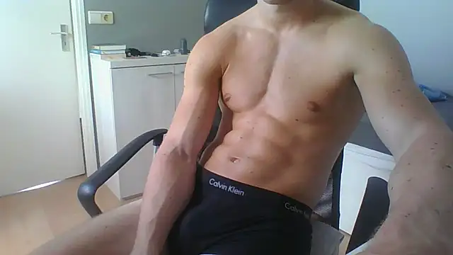 Snapshot of RamonJoosse2002 chatting on 05/11/26, 02:45 RamonJoosse2002 online show from 05/11/26, 02:45