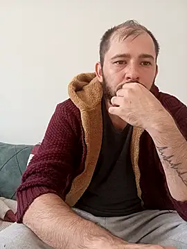 NiiiRvaNaa online show from 10/12/25, 06:45