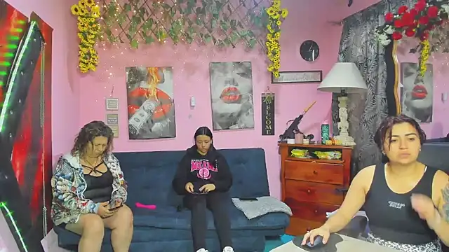 lesbiancuple online show from 04/17/26, 11:57