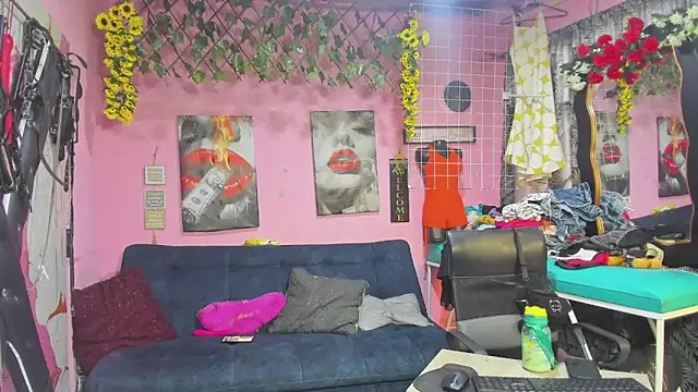 lesbiancuple online show from 05/09/26, 01:16