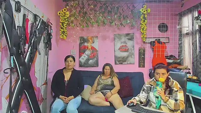 lesbiancuple online show from 05/14/26, 01:51