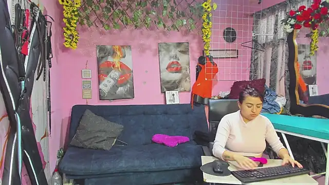 lesbiancuple online show from 05/20/26, 12:22