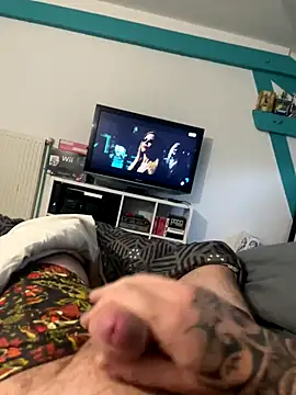 Snapshot of RenaudS-02 chatting on 11/18/25, 07:13 RenaudS-02 online show from 11/18/25, 07:13