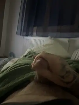 Snapshot of RenaudS-02 chatting on 12/21/25, 12:51 RenaudS-02 online show from 12/21/25, 12:51