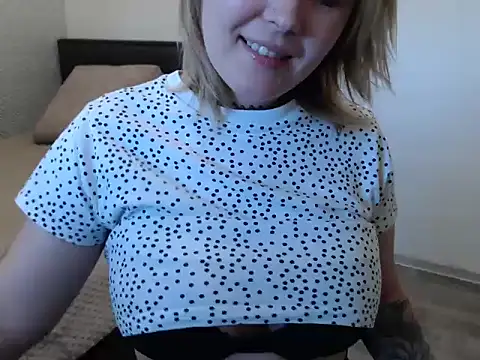 Snapshot of leeilawow chatting on 05/21/26, 06:20 leeilawow online show from 05/21/26, 06:20