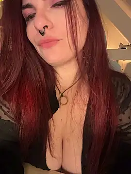 LunaMoongirl online show from 01/05/26, 05:49