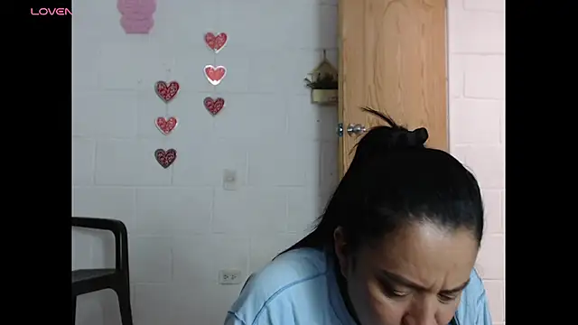 Snapshot of Dulce_Anita chatting on 06/25/26, 04:00 Dulce Anita online show from 06/25/26, 04:00