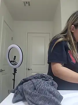 Snapshot of AriannaPena chatting on 03/19/25, 02:37 AriannaPena online show from 03/19/25, 02:37