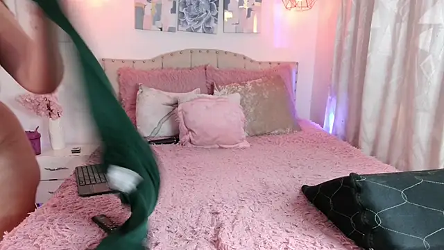 Dulce Morrys online show from 02/22/25, 08:20