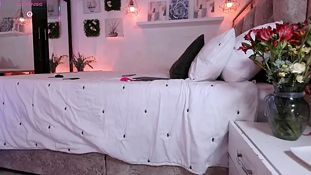 Dulce Morrys online show from 09/25/25, 04:00