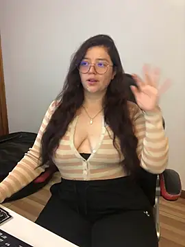 Snapshot of kayortiiz chatting on 05/02/26, 11:21 kayortiiz online show from 05/02/26, 11:21