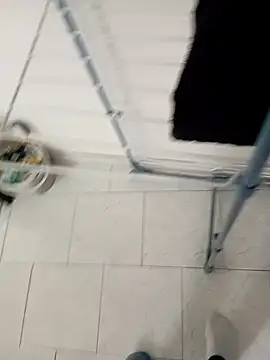 Snapshot of mickzizi chatting on 12/05/24, 10:23 mickzizi online show from 12/05/24, 10:23