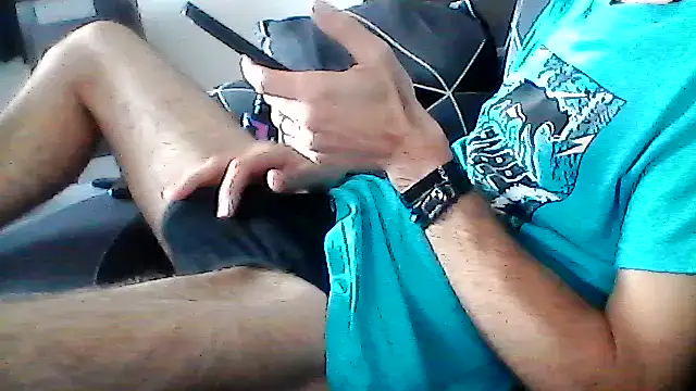 Snapshot of mickzizi chatting on 11/06/25, 01:01 mickzizi online show from 11/06/25, 01:01