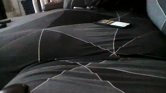 Snapshot of mickzizi chatting on 12/15/25, 09:02 mickzizi online show from 12/15/25, 09:02