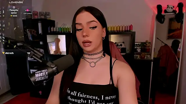 Snapshot of SofiRusselle chatting on 11/06/25, 06:20 SofiRusselle online show from 11/06/25, 06:20