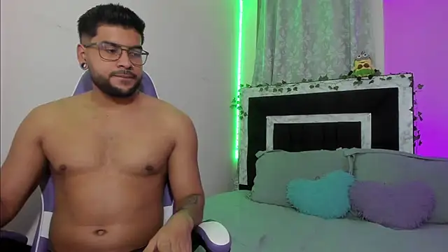 Snapshot of sophie_cute66 chatting on 02/26/25, 05:42 sophie cute66 online show from 02/26/25, 05:42