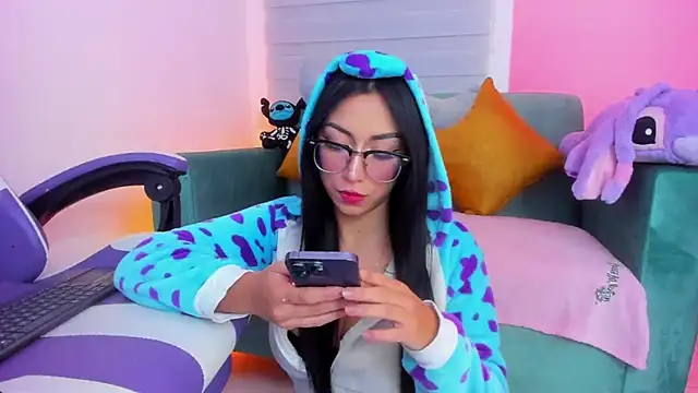 Snapshot of sophie_cute66 chatting on 12/16/25, 06:40 sophie cute66 online show from 12/16/25, 06:40