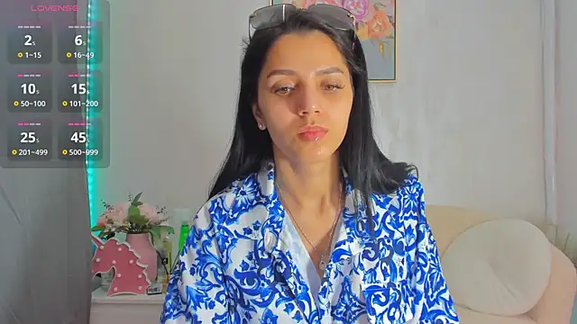 Snapshot of Sarabecker chatting on 06/15/26, 06:48 Sarabecker online show from 06/15/26, 06:48