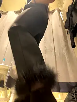 Snapshot of CrazzyChicks chatting on 12/02/24, 08:09 CrazzyChicks online show from 12/02/24, 08:09