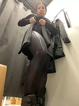 Snapshot of CrazzyChicks chatting on 12/09/24, 08:33 CrazzyChicks online show from 12/09/24, 08:33