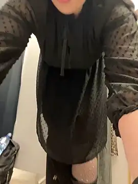 Snapshot of CrazzyChicks chatting on 01/27/25, 07:56 CrazzyChicks online show from 01/27/25, 07:56