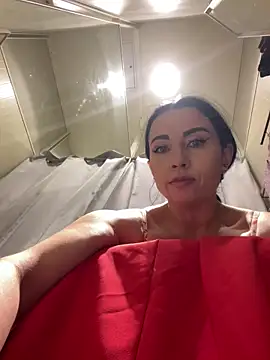 Snapshot of CrazzyChicks chatting on 02/08/25, 09:35 CrazzyChicks online show from 02/08/25, 09:35