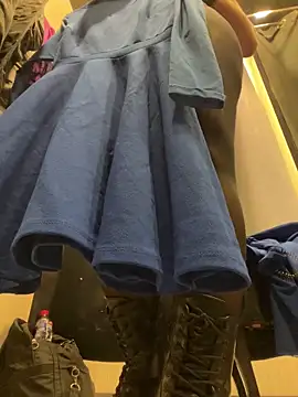 Snapshot of CrazzyChicks chatting on 03/05/25, 08:43 CrazzyChicks online show from 03/05/25, 08:43