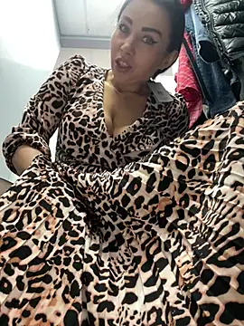 Snapshot of CrazzyChicks chatting on 03/22/25, 06:22 CrazzyChicks online show from 03/22/25, 06:22