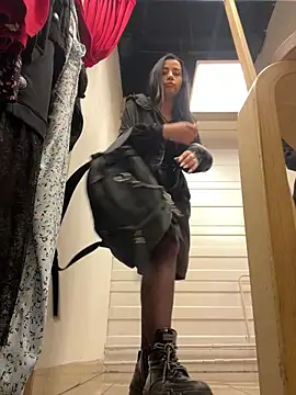 Snapshot of CrazzyChicks chatting on 09/28/25, 07:36 CrazzyChicks online show from 09/28/25, 07:36