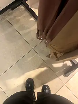 Snapshot of CrazzyChicks chatting on 09/29/25, 06:40 CrazzyChicks online show from 09/29/25, 06:40