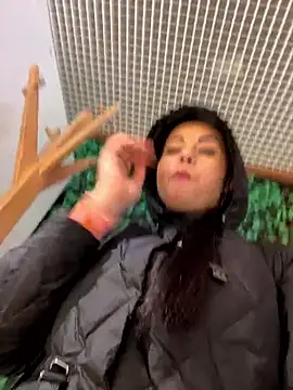 CrazzyChicks online show from 04/21/26, 07:47