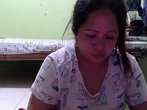 Snapshot of sweetlady_pinay chatting on 03/08/25, 10:43 sweetlady pinay online show from 03/08/25, 10:43