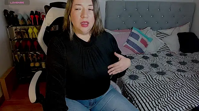 isabella rossse online show from 11/05/25, 12:49