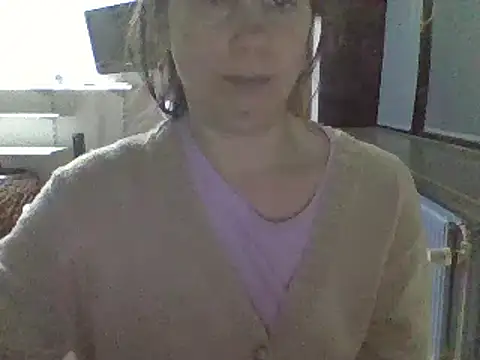 Snapshot of Moi_Lina chatting on 11/18/25, 01:00 Moi Lina online show from 11/18/25, 01:00