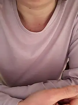Snapshot of Moi_Lina chatting on 02/23/26, 12:41 Moi Lina online show from 02/23/26, 12:41