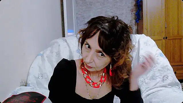 Snapshot of AnnieEltgant chatting on 12/27/24, 01:28 AnnieEltgant online show from 12/27/24, 01:28