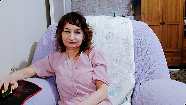 Snapshot of AnnieEltgant chatting on 01/01/25, 02:31 AnnieEltgant online show from 01/01/25, 02:31