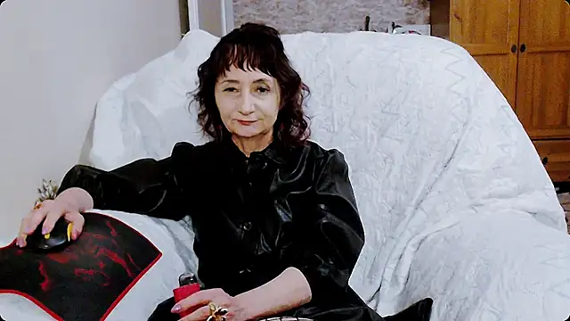 Snapshot of AnnieEltgant chatting on 01/15/25, 02:24 AnnieEltgant online show from 01/15/25, 02:24