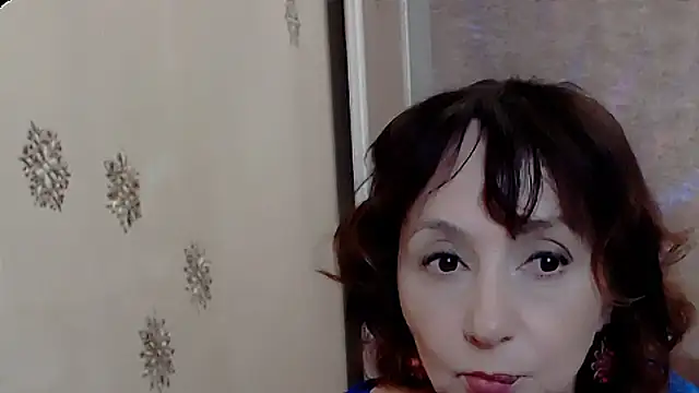 Snapshot of AnnieEltgant chatting on 05/05/26, 03:42 AnnieEltgant online show from 05/05/26, 03:42